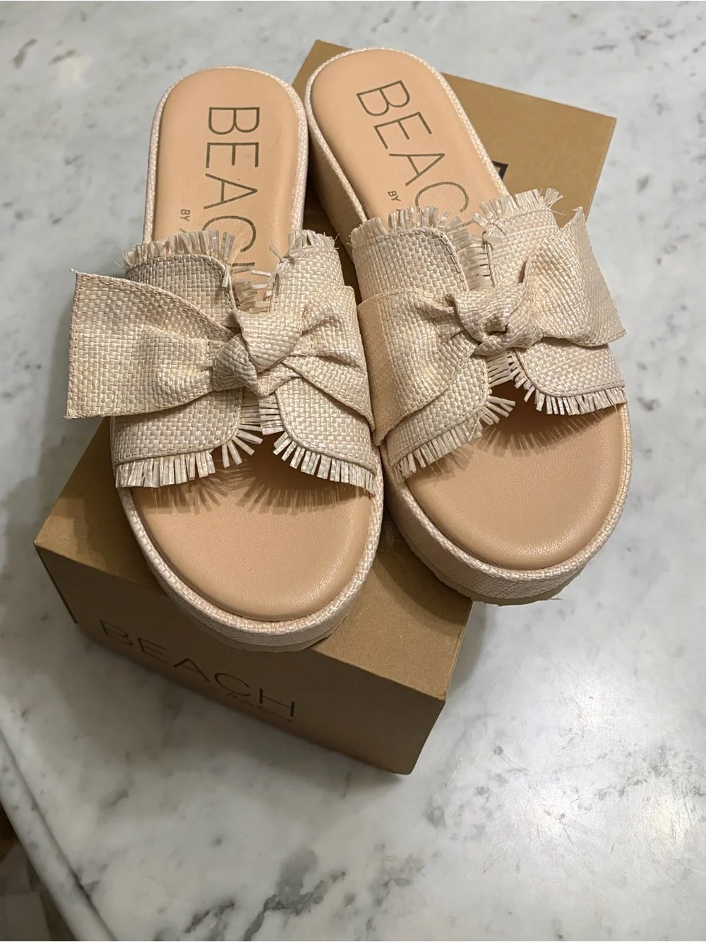 Cream Bow Slide Sandals NWT - Picture 2 of 5